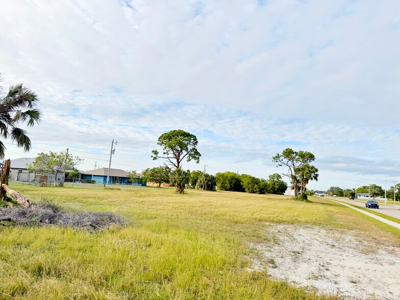 More Photos Of 816 Skyline Blvd, Cape Coral Land For Sale