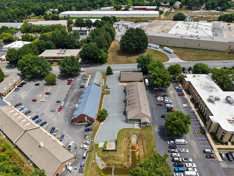More Photos Of 8017 N Point Blvd, Winston-Salem Industrial For Lease