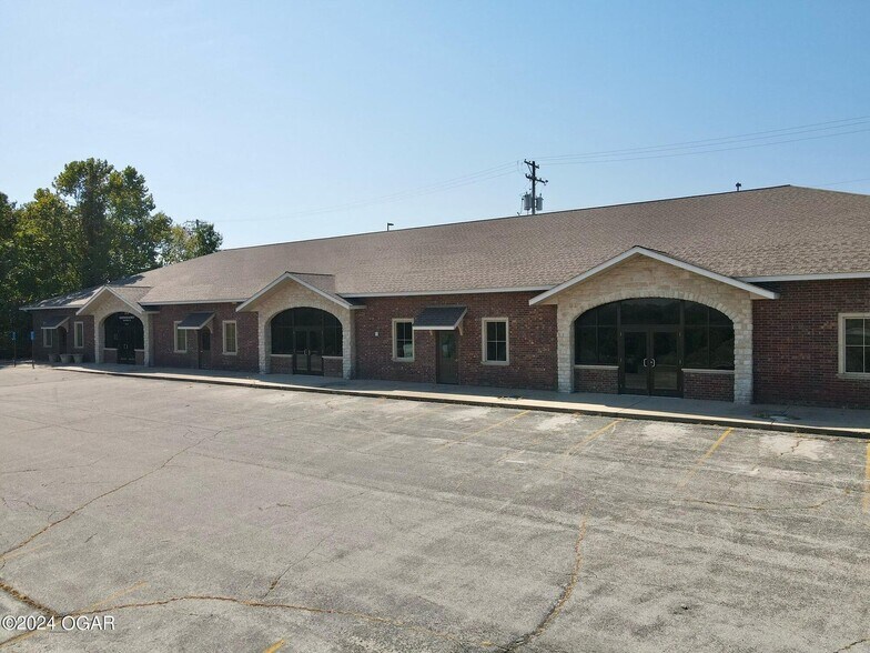More Photos Of 2702 Cunningham Ave, Joplin Medical For Lease