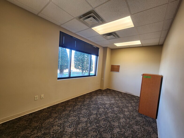 More Photos Of 8400 Northrun Medical Dr, Mechanicsville Office For Lease