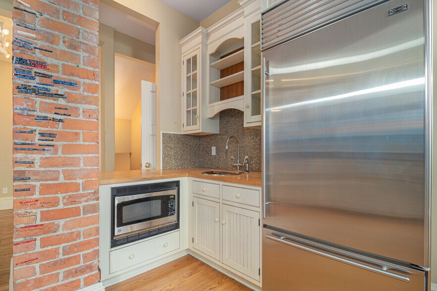 More Photos Of 318 S Thayer St, Ann Arbor Flex For Sale