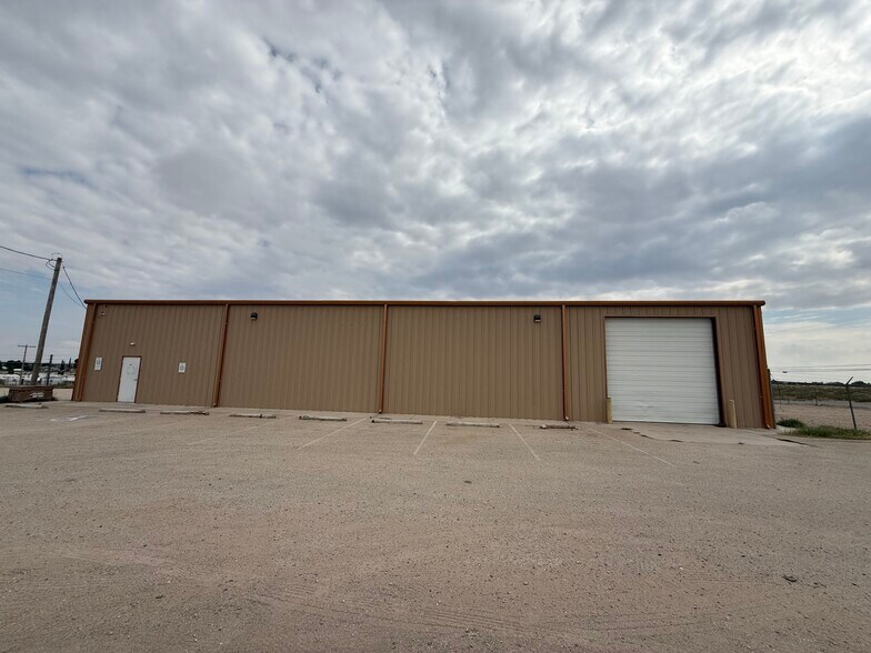 More Photos Of 2916 Boyd Dr, Carlsbad Warehouse For Lease