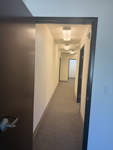 More Photos Of 2819-2827 SE 75th Ave, Hillsboro Light Distribution For Lease