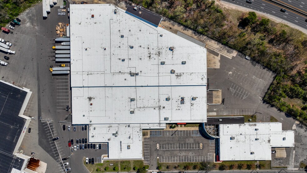 More Photos Of 120 Adams Blvd, Farmingdale Warehouse For Lease