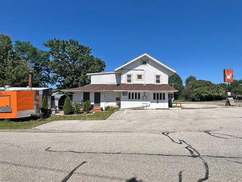 More Photos Of 6990 W Lake Rd, Fairview Restaurant For Sale