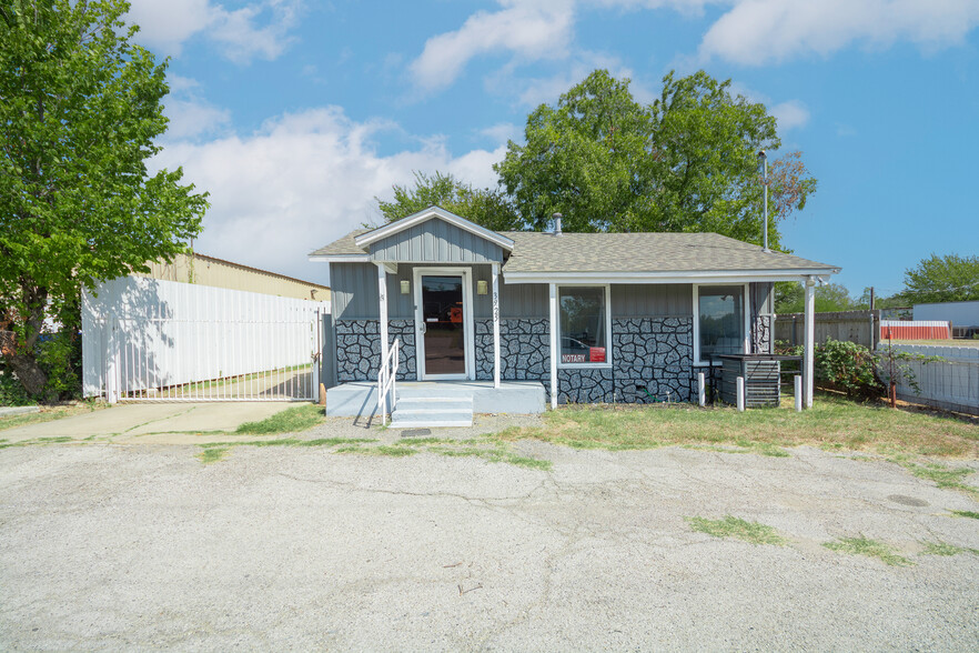 Primary Photo Of 3925 Mansfield Hwy, Forest Hill Freestanding For Sale