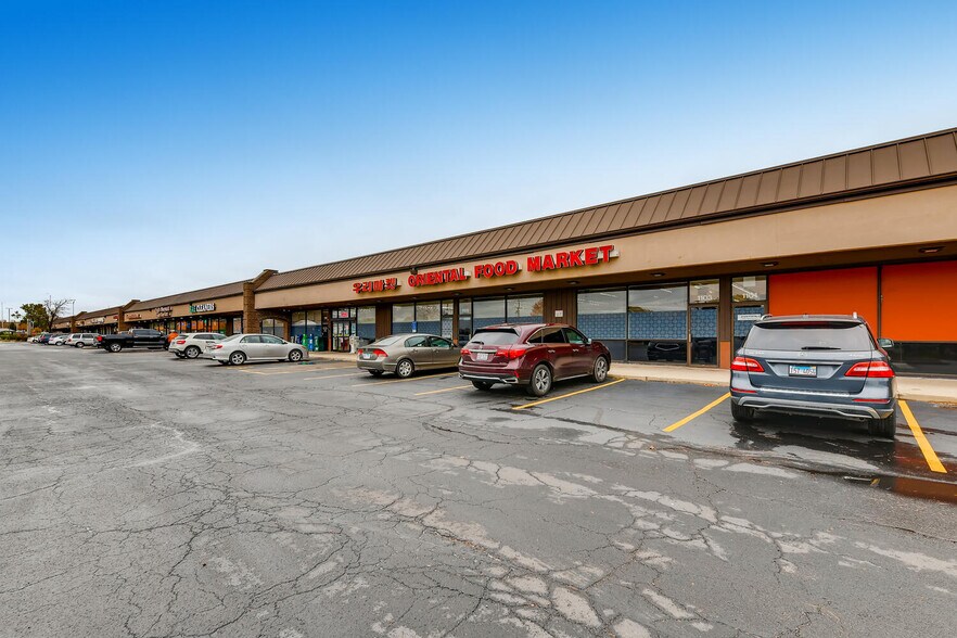 More Photos Of 1049-1093 N Salem Dr, Schaumburg Unknown For Lease