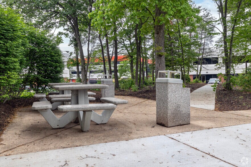 More Photos Of 7426-7432 Alban Station Blvd, Springfield Unknown For Lease