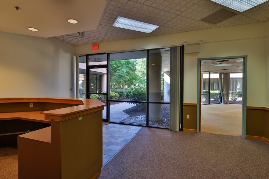 More Photos Of 1525 Valley Center Pky, Bethlehem Unknown For Lease