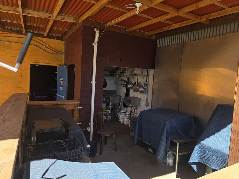 More Photos Of 413 7th St, Modesto Storefront For Sale