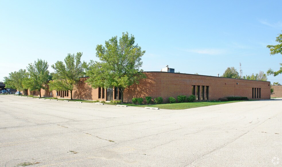 More Photos Of 150 E St. Charles Rd, Carol Stream Flex For Lease