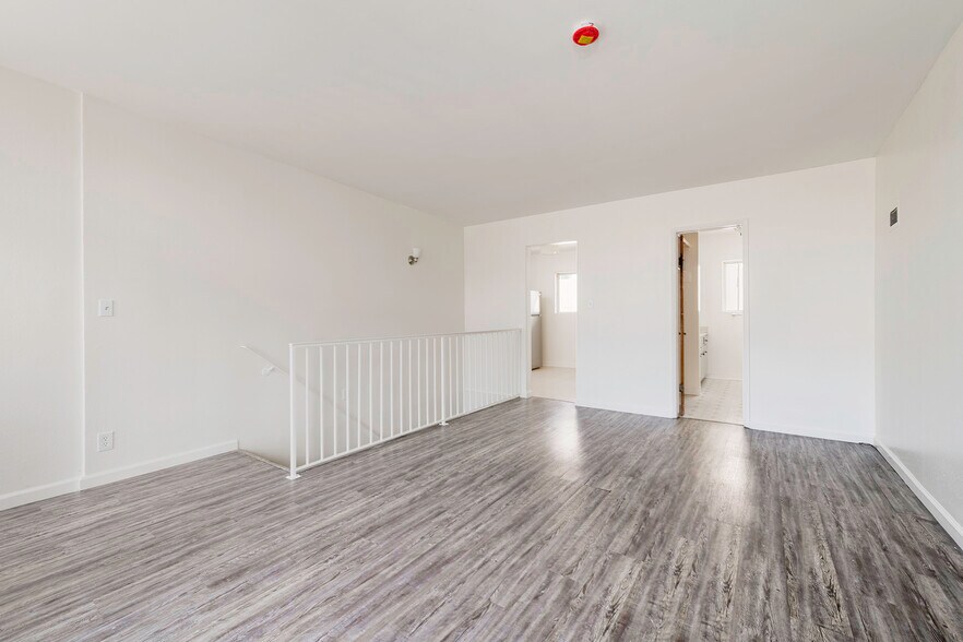 More Photos Of 24 Roswell Ave, Long Beach Apartments For Sale