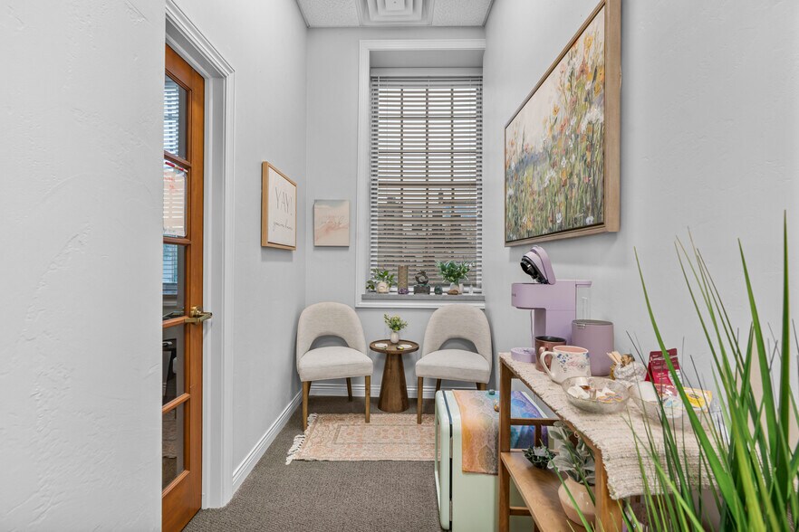 More Photos Of 416 George St, De Pere Office For Sale