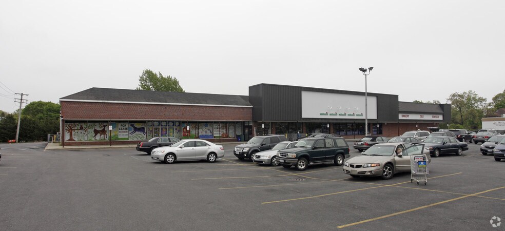 Primary Photo Of 70 Sunset Ave, Westhampton Beach Supermarket For Lease