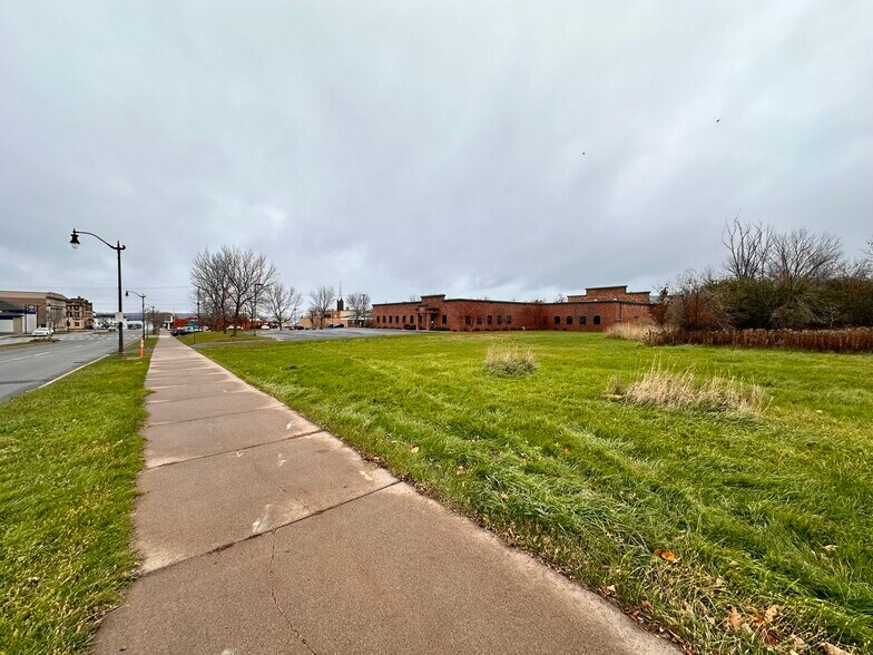 More Photos Of 118 3rd St E, Ashland Office For Sale