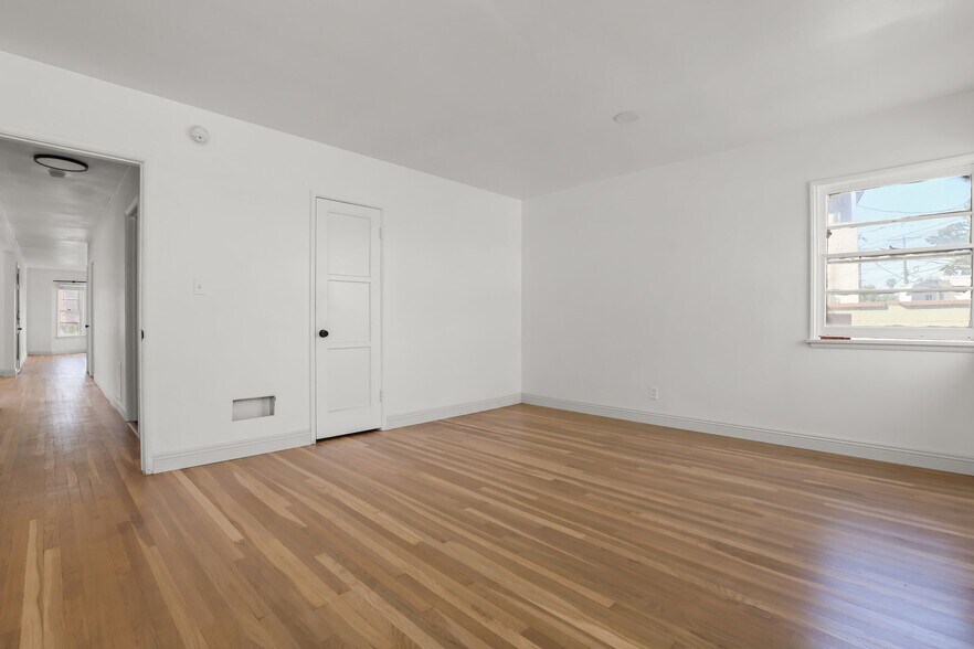 More Photos Of 4409 Victoria Park Dr, Los Angeles Apartments For Sale