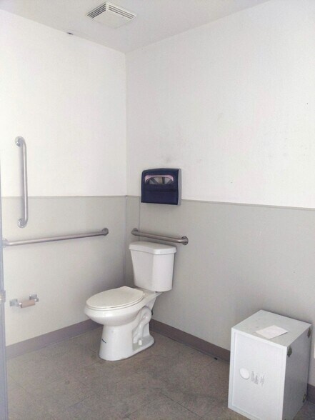 More Photos Of 6215 McGill Ave, Las Vegas Warehouse For Lease