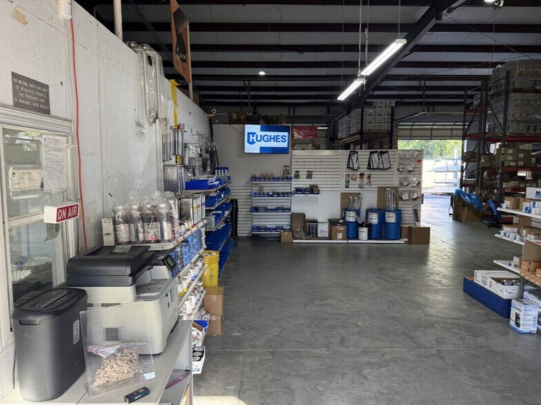 More Photos Of 302 Richey Rd, Leesburg Warehouse For Lease