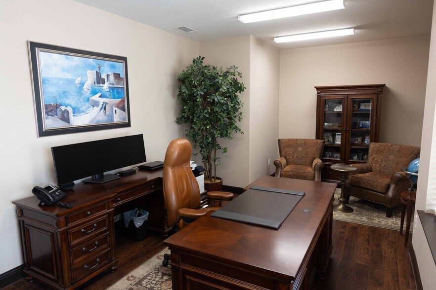 More Photos Of 560 N Walnut Creek Dr, Mansfield Office For Lease