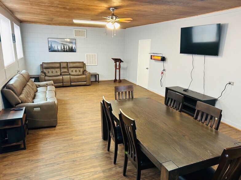 More Photos Of 2677 NC-903 Hwy, Stokes Sports And Entertainment For Sale