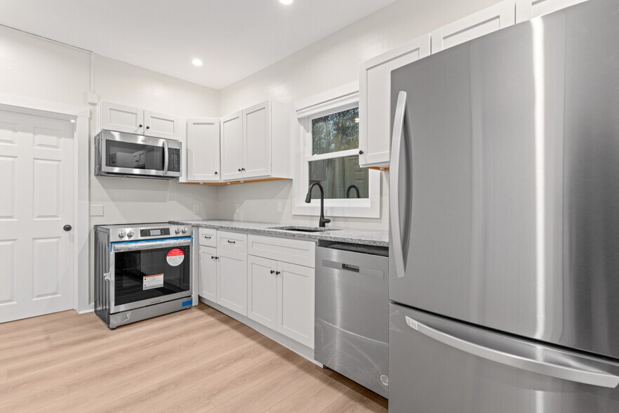 More Photos Of 69 Newbury St, Portland Storefront Retail Residential For Sale