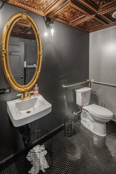 More Photos Of 340 Hamilton St, Albany Restaurant For Sale