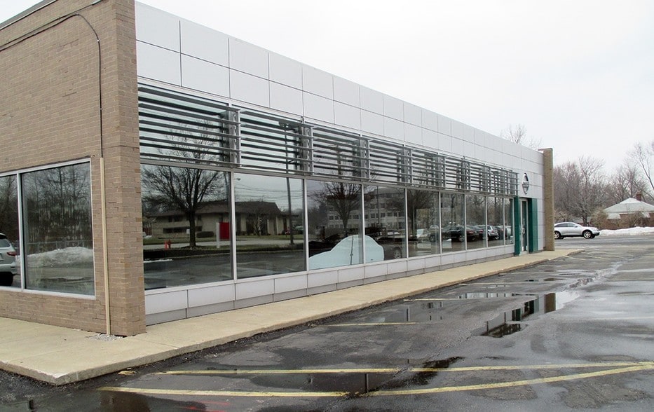 More Photos Of 7168 Pearl Rd, Middleburg Heights Freestanding For Sale