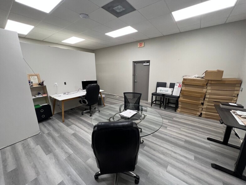 More Photos Of 3601-3609 Henderson Blvd, Tampa Storefront For Lease