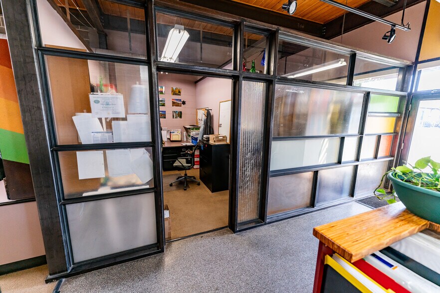 More Photos Of 5135-5145 E 38th Ave, Denver Warehouse For Sale
