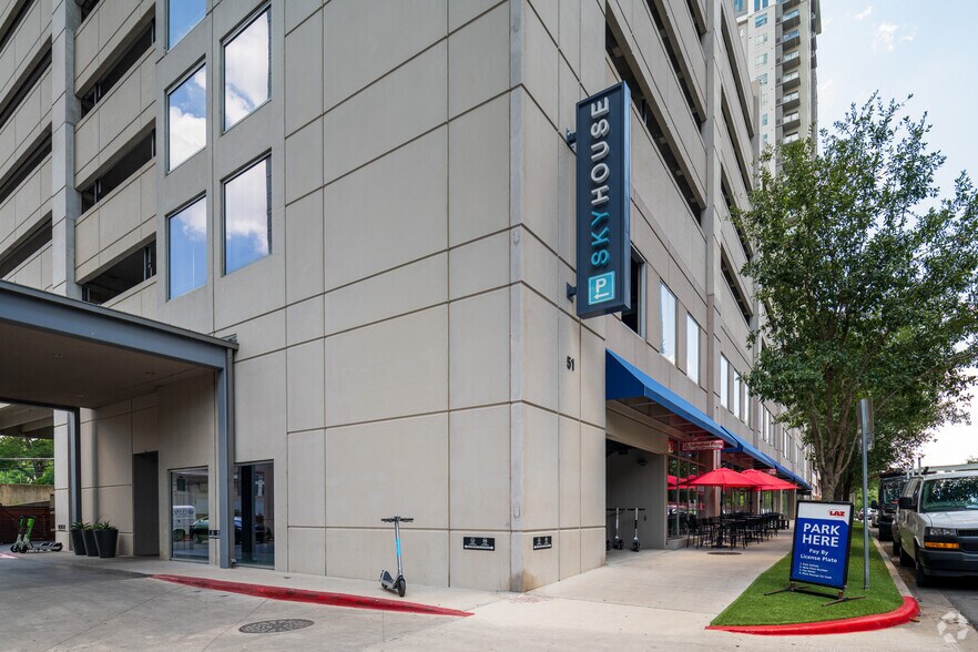 More Photos Of 51 Rainey St, Austin Apartments For Lease