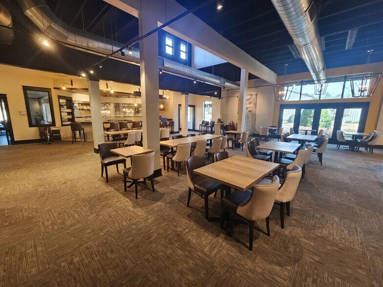 More Photos Of 250 Bordeaux Dr, Thomson General Retail For Sale