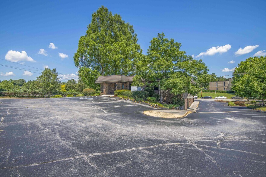 More Photos Of 145 E Vance Rd, Oak Ridge Medical For Sale