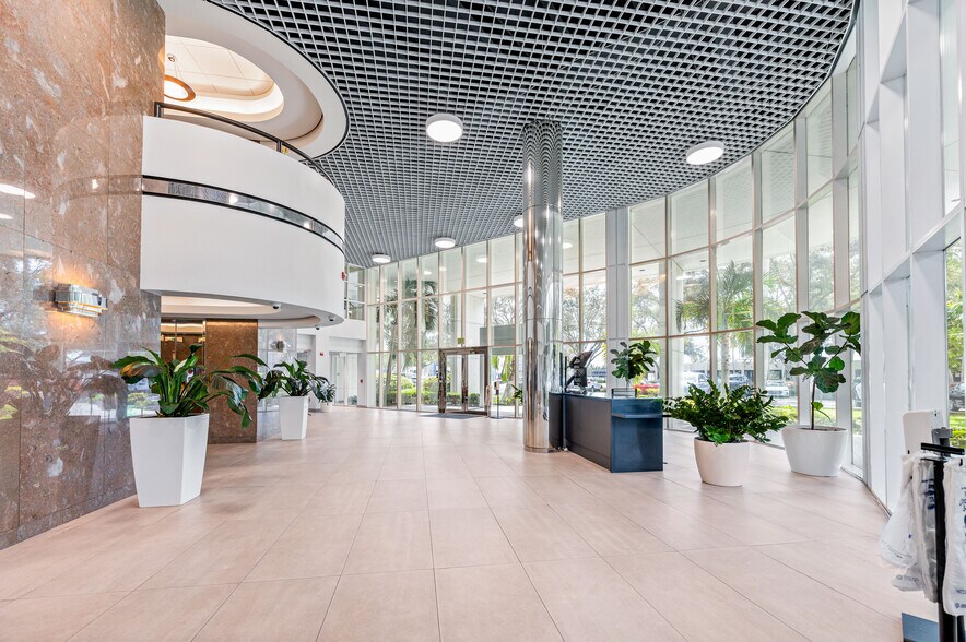 More Photos Of 5959 Waterford District Dr, Miami Office For Lease