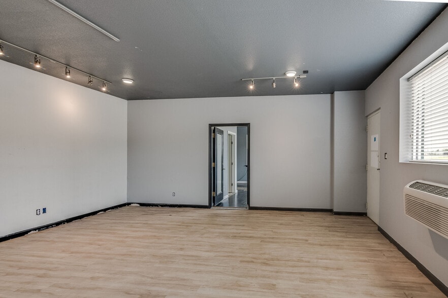 More Photos Of 12081 Katy Rd, Keller Flex For Lease