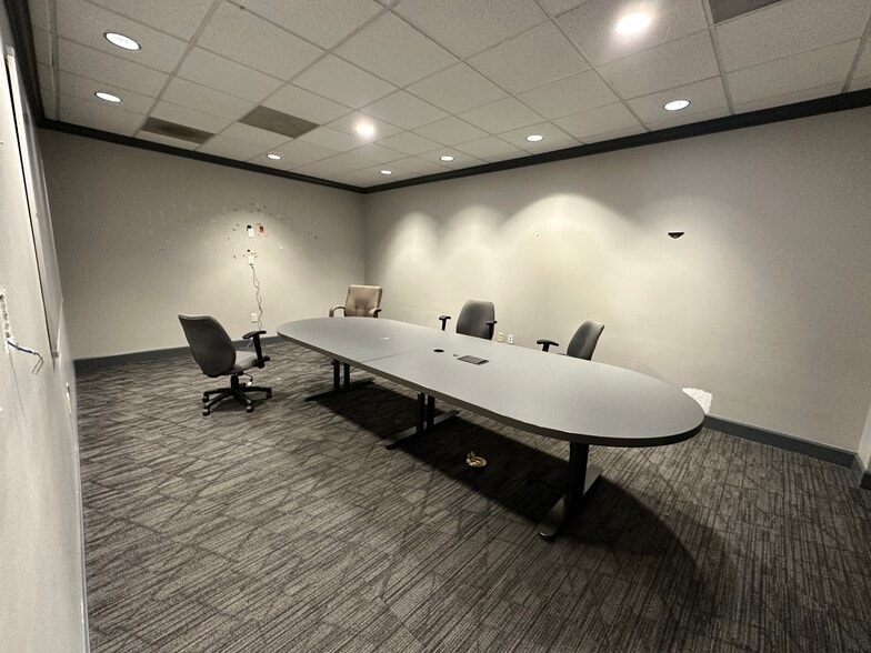 More Photos Of 269 Executive Park Dr NE, Concord Showroom For Sale