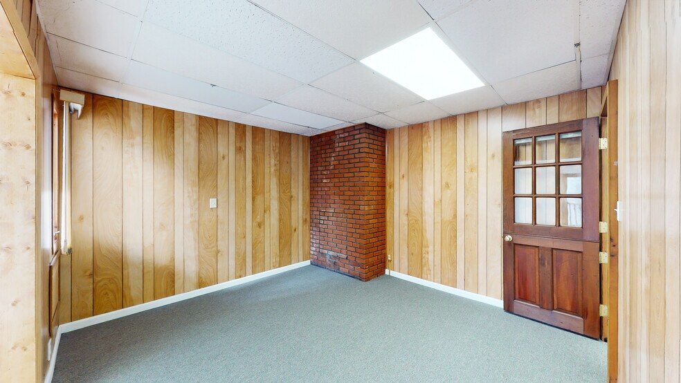 More Photos Of 220 Silver Lake Rd, Dingmans Ferry Office For Sale