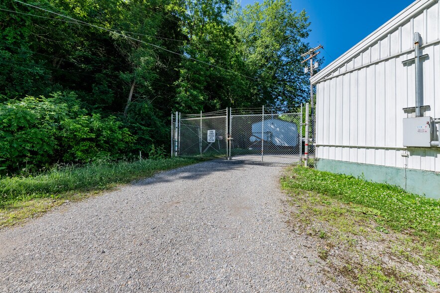 More Photos Of 123 Turkey Run Rd, Salem Distribution For Lease
