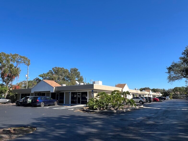More Photos Of 13787 Belcher Rd, Largo Medical For Lease