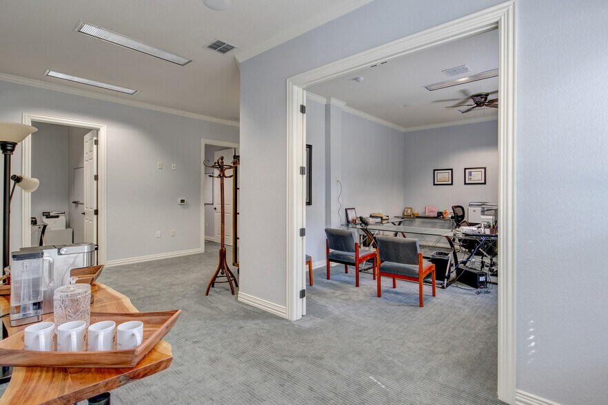 More Photos Of 7633 Bellaire Dr S, Fort Worth Medical For Sale