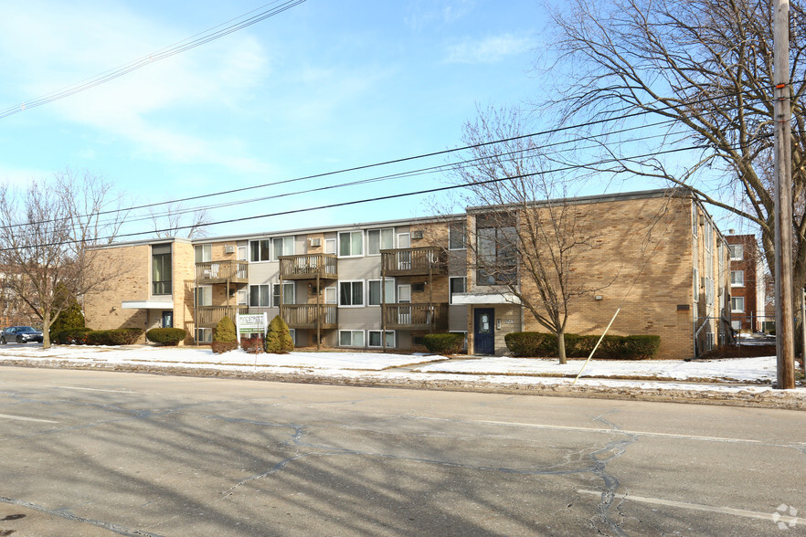 Primary Photo Of 519 S Pine St, Lansing Apartments For Sale