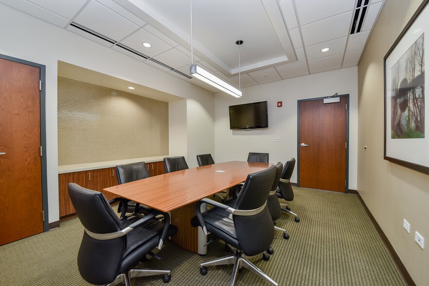 More Photos Of 1600 N Randall Rd, Elgin Medical For Lease