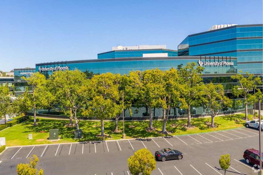 More Photos Of 9655 Granite Ridge Dr, San Diego Unknown For Lease