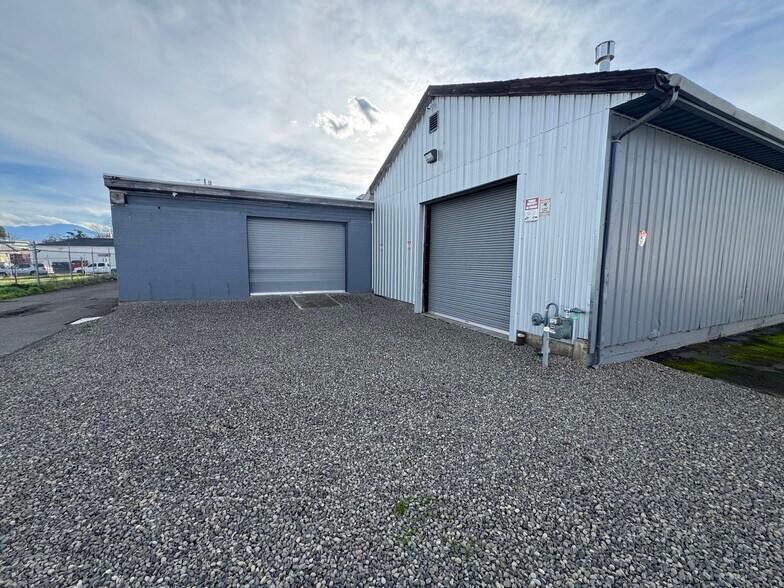 More Photos Of 850 Beatty St, Medford Office For Lease