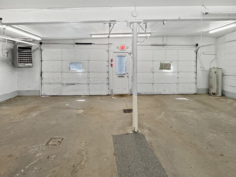 More Photos Of 129 E 5th St, Washington Showroom For Sale