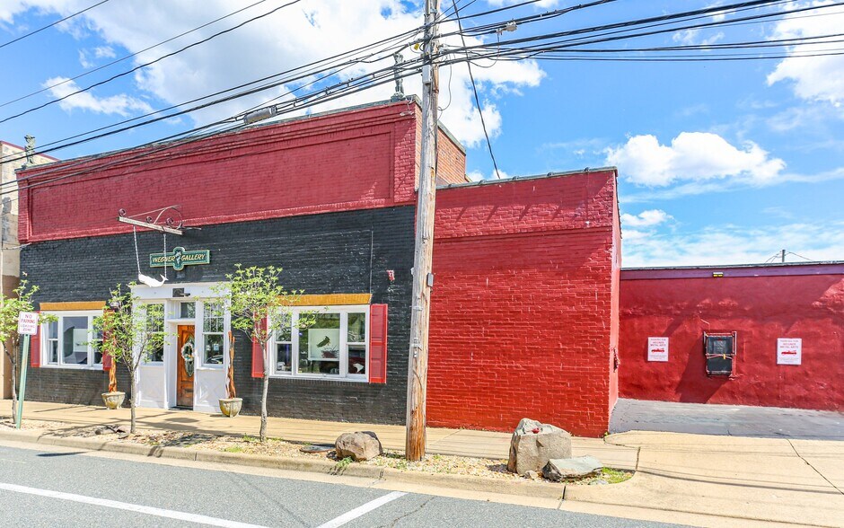 More Photos Of 520 Wolfe St, Fredericksburg Storefront For Sale