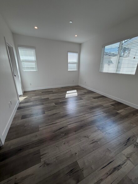 More Photos Of 3944 S Budlong Ave, Los Angeles Apartments For Sale