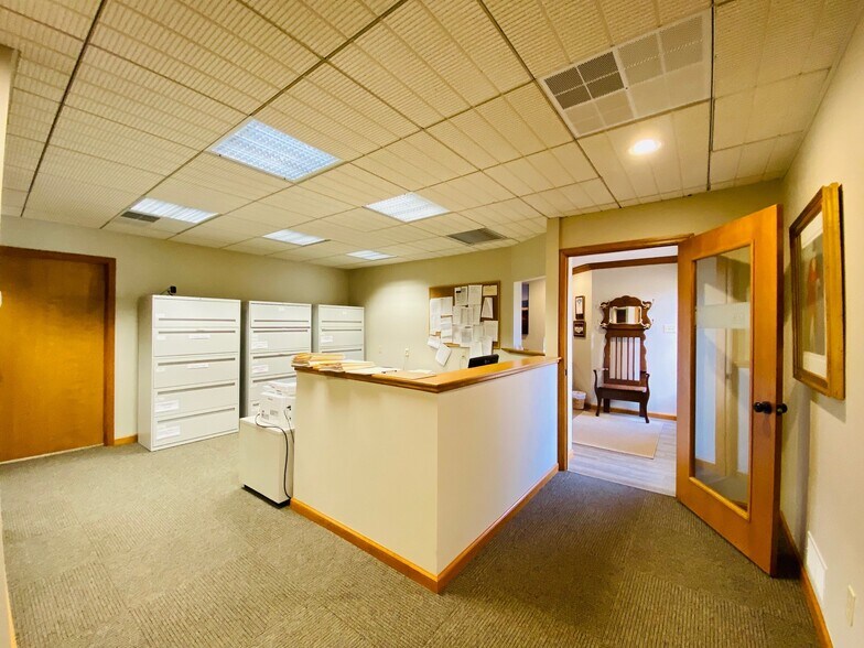 More Photos Of 1401 N Truman Blvd, Festus Office For Lease