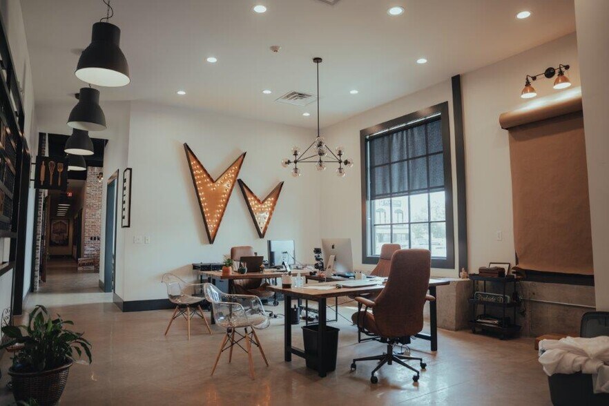 More Photos Of 91 S College St, Statesboro Warehouse For Lease