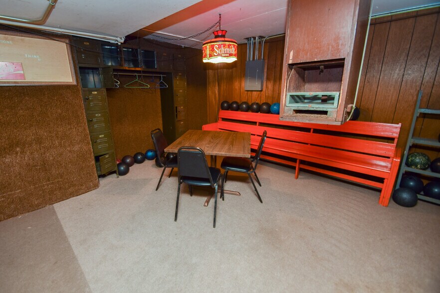 More Photos Of 111 Main St, Roscoe Bar For Sale