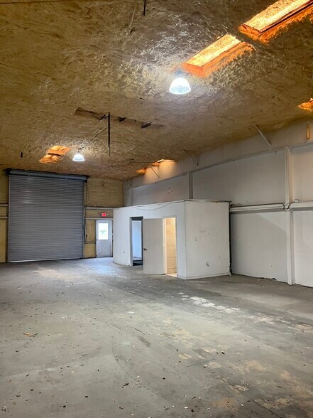 More Photos Of 3942 Arnold Ave, Naples Unknown For Lease